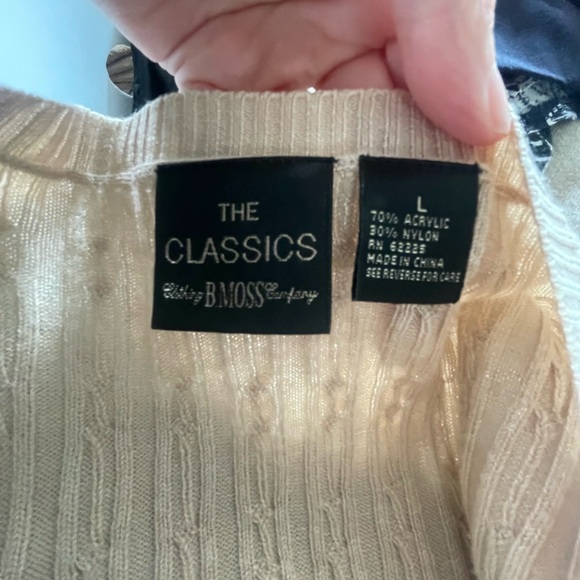 Tailor B. Moss Cream V-Neck Sweater - Picture 5 of 5